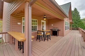 Hiawassee Riverfront Cabin: 7 Mi to Lake Chatuge!