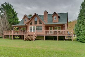 Hiawassee Riverfront Cabin: 7 Mi to Lake Chatuge!