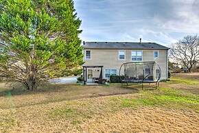 Powder Springs Getaway - Patio & Lake Access!