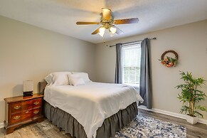 Powder Springs Getaway - Patio & Lake Access!