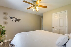 Powder Springs Getaway - Patio & Lake Access!