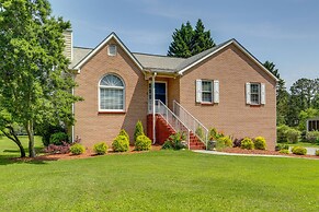 Powder Springs Getaway - Patio & Lake Access!