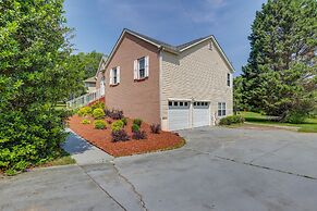 Powder Springs Getaway - Patio & Lake Access!