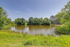 Powder Springs Getaway - Patio & Lake Access!