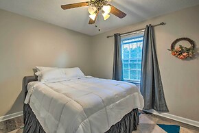 Powder Springs Getaway - Patio & Lake Access!