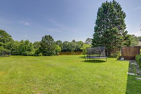 Powder Springs Getaway - Patio & Lake Access!