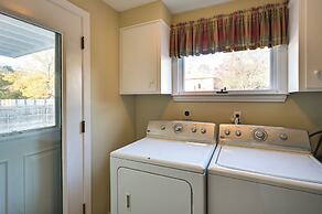 Pet-friendly Marblehead Home Near Preston Beach!