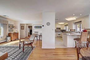 Pet-friendly Marblehead Home Near Preston Beach!
