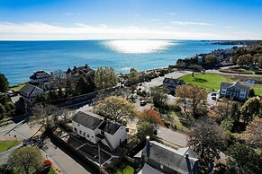 Pet-friendly Marblehead Home Near Preston Beach!