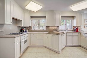 Pet-friendly Marblehead Home Near Preston Beach!
