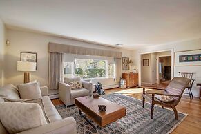 Pet-friendly Marblehead Home Near Preston Beach!