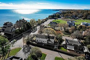 Pet-friendly Marblehead Home Near Preston Beach!