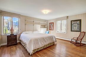 Pet-friendly Marblehead Home Near Preston Beach!