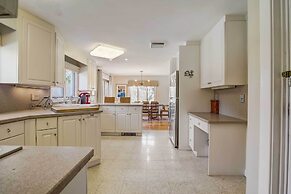 Pet-friendly Marblehead Home Near Preston Beach!