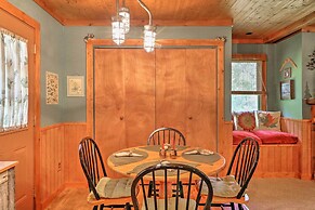 Cozy Pine Mountain Cabin w/ Screened Porch & Yard!