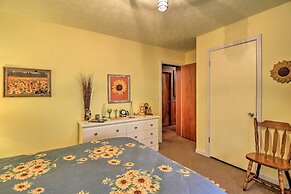 Cozy Pine Mountain Cabin w/ Screened Porch & Yard!