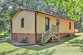 Cozy Pine Mountain Cabin w/ Screened Porch & Yard!