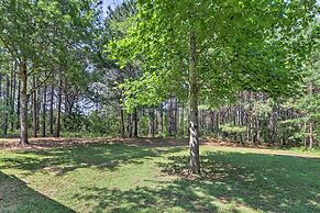 Cozy Pine Mountain Cabin w/ Screened Porch & Yard!