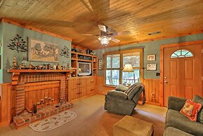 Cozy Pine Mountain Cabin w/ Screened Porch & Yard!