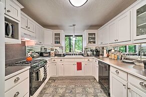 Serene Sky Valley Family Chalet w/ Fireplace