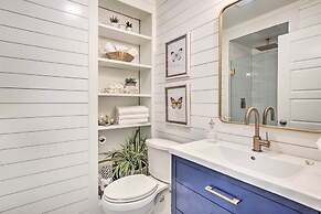 Walk to Dtwn Alpharetta: Modern Home w/ Fire Pit