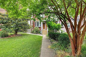 Modern Alexandria Townhome ~ 2 Mi to Old Town!