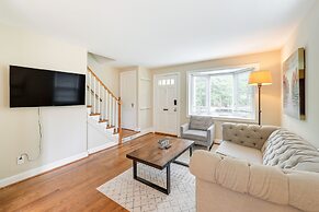Modern Alexandria Townhome ~ 2 Mi to Old Town!