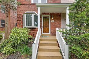 Modern Alexandria Townhome ~ 2 Mi to Old Town!