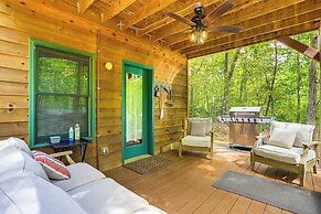 Dahlonega Cabin w/ Hot Tub, 4 Mi to Downtown!