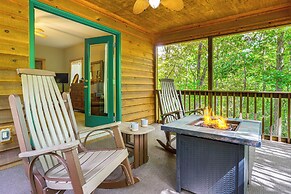Dahlonega Cabin w/ Hot Tub, 4 Mi to Downtown!