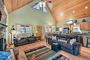 Dahlonega Cabin w/ Hot Tub, 4 Mi to Downtown!
