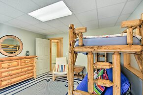 Dahlonega Cabin w/ Hot Tub, 4 Mi to Downtown!