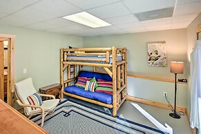 Dahlonega Cabin w/ Hot Tub, 4 Mi to Downtown!