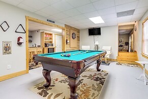 Dahlonega Cabin w/ Hot Tub, 4 Mi to Downtown!