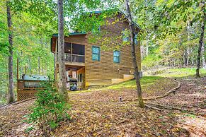 Dahlonega Cabin w/ Hot Tub, 4 Mi to Downtown!