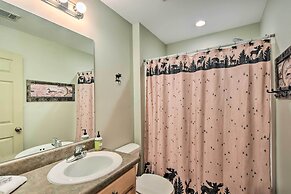 Dahlonega Cabin w/ Hot Tub, 4 Mi to Downtown!