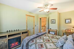Dahlonega Cabin w/ Hot Tub, 4 Mi to Downtown!