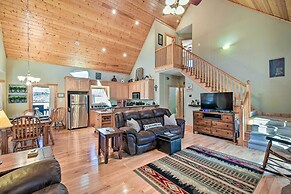 Dahlonega Cabin w/ Hot Tub, 4 Mi to Downtown!