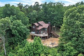 Scenic Talking Rock Creek Resort Home w/ Hot Tub