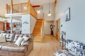 Scenic Talking Rock Creek Resort Home w/ Hot Tub