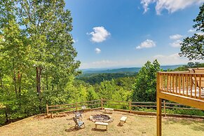 Scenic Talking Rock Creek Resort Home w/ Hot Tub