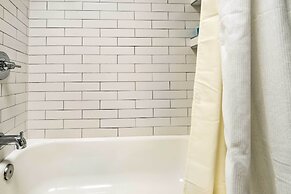 Alexandria Townhome in Upcoming Neighborhood!