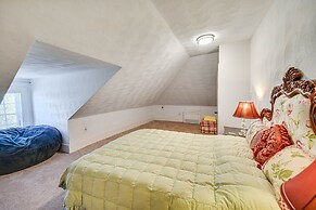 Hampton Sanctuary w/ Fire Pit & Fenced Yard!