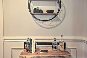 Contemporary Athens Home < 2 Miles to Uga!