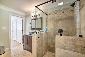 Contemporary Athens Home < 2 Miles to Uga!