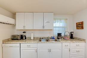 Old Hickory Hideout: Charming Apt w/ Deck!