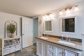 Old Hickory Hideout: Charming Apt w/ Deck!