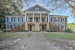 Walk to Broad St: Central Thomasville Condo