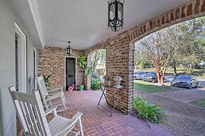Walk to Broad St: Central Thomasville Condo