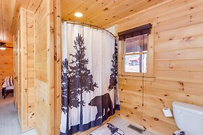 Blue Ridge Cabin w/ Hot Tub, 5 Mi to Downtown!